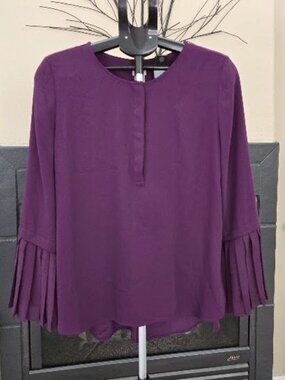 Chicos sz 1 ( 8 / 10 ) purple flutter sleeve blouse